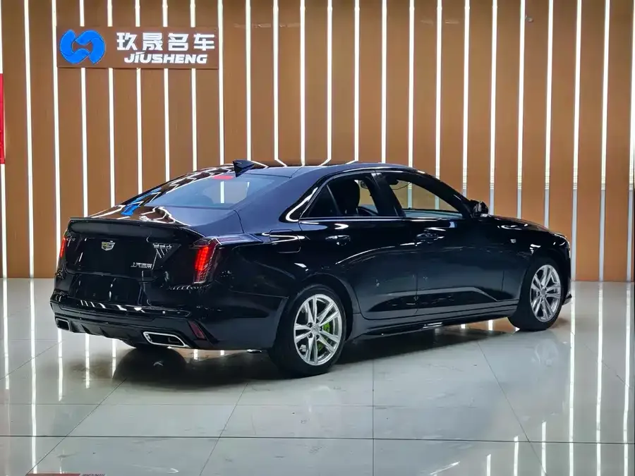 Cadillac CT4 2022 28T Fashion Model 2022 — миниатюра 5