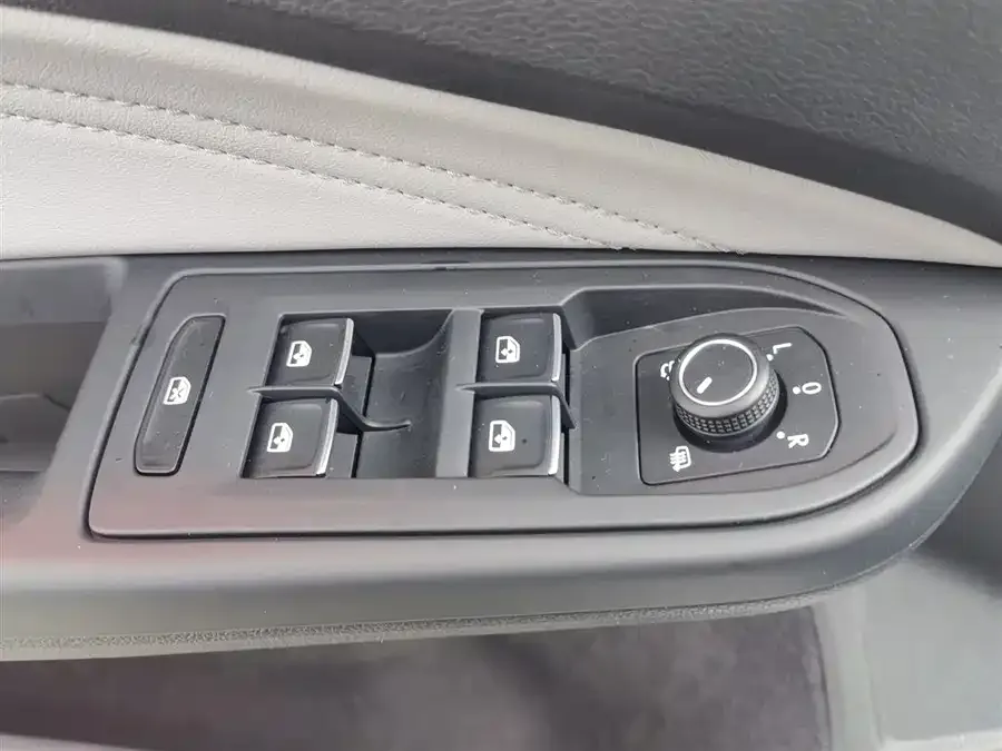 Volkswagen Golf Golf 2025 300TSI R-Line 2025 — миниатюра 3