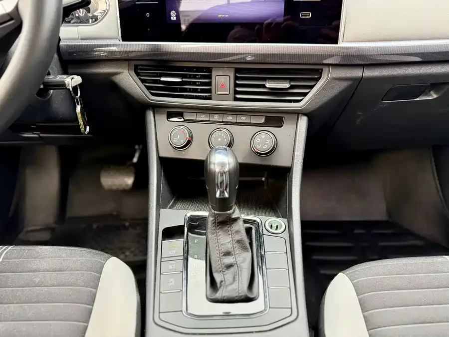 Volkswagen Bora Bora 2024 200TSI DSG Free Travel Edition 2024 — миниатюра 2