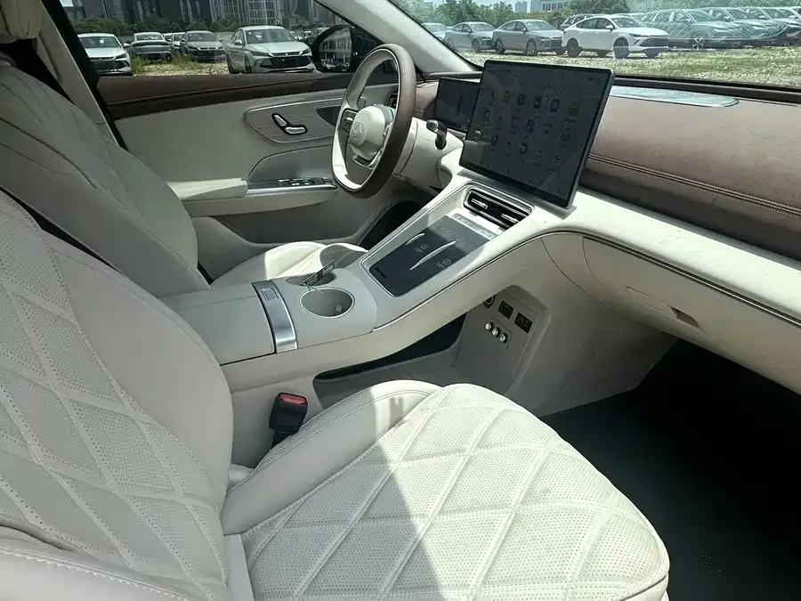 Chery Fengyun Fengyun A9L Fengyun A9L 2025 260 Super Long Range Deluxe Edition 2025 — миниатюра 3