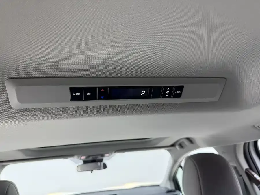 Toyota Sienna SIENNA 2023 2.5L Hybrid Comfort Edition 2024 — миниатюра 3