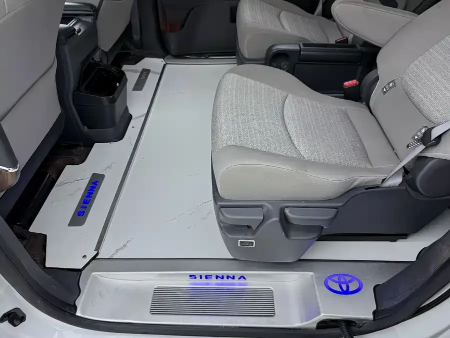 Toyota Sienna SIENNA 2023 2.5L Hybrid Comfort Edition 2024 — миниатюра 4