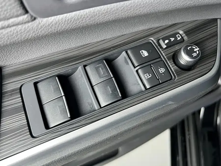 Toyota Sienna SIENNA 2021 2.5L Hybrid Platinum Edition 2022 — миниатюра 4