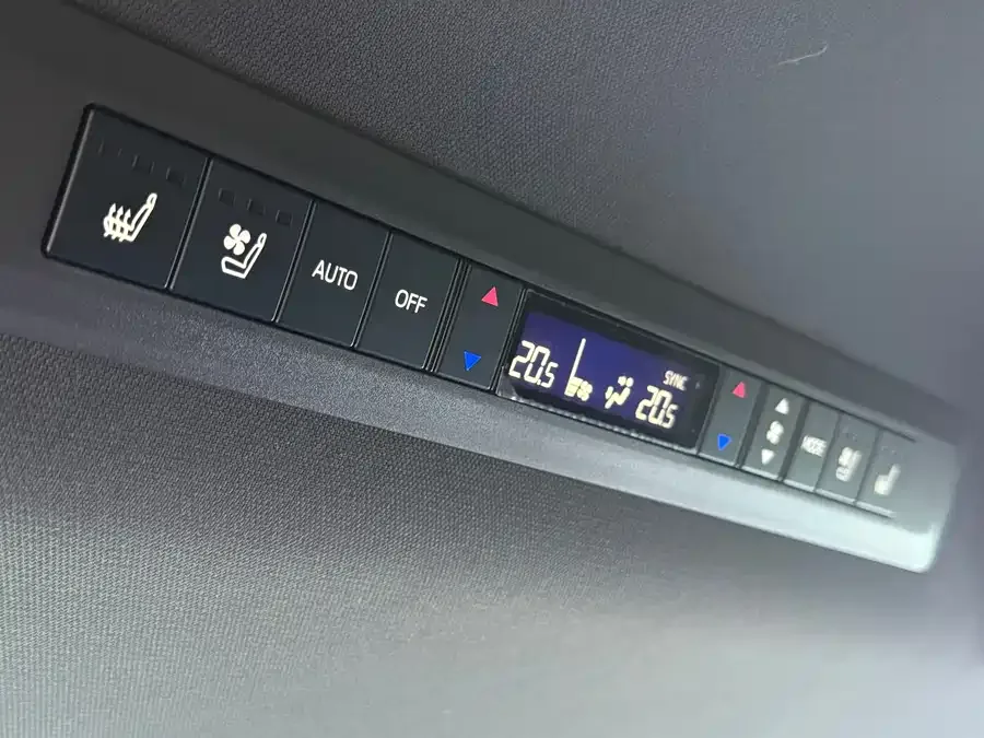 Toyota Sienna SIENNA 2024 2.5L Hybrid 4WD Premium Edition 2024 — миниатюра 3