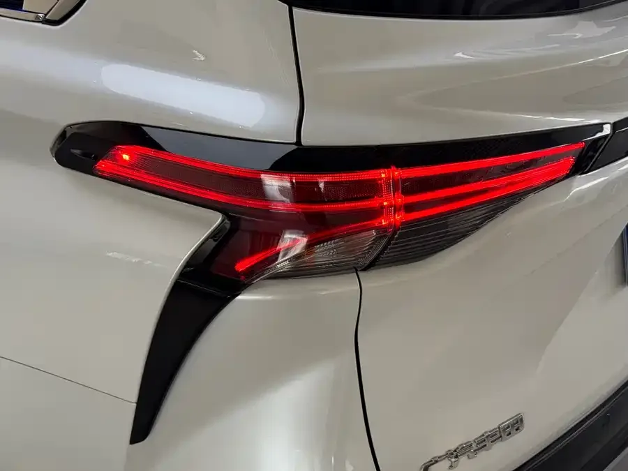 Toyota Sienna SIENNA 2024 2.5L Hybrid 4WD Premium Edition 2024 — миниатюра 5