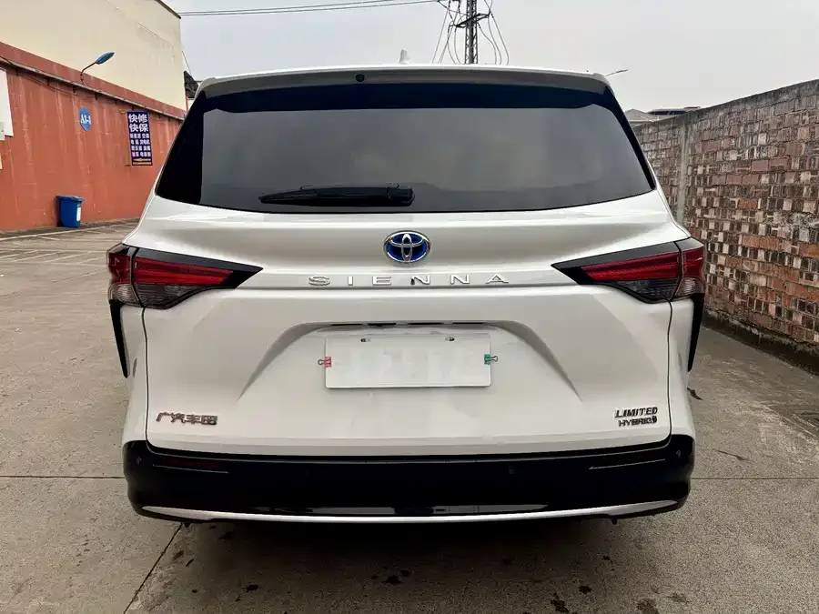 Toyota Sienna SIENNA 2021 2.5L Hybrid Premium Edition 2022 — миниатюра 2