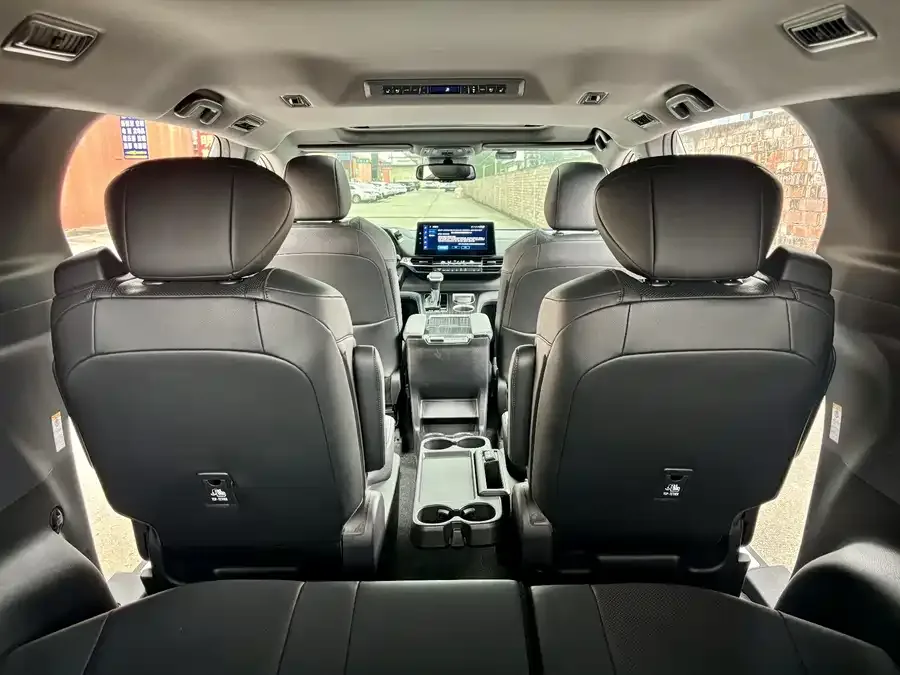 Toyota Sienna SIENNA 2021 2.5L Hybrid Premium Edition 2022 — миниатюра 4