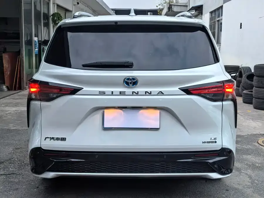 Toyota Sienna SIENNA 2024 2.5L Hybrid Comfort Edition 2023 — миниатюра 4