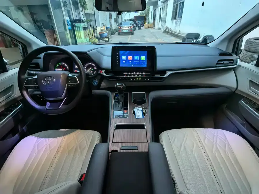 Toyota Sienna SIENNA 2024 2.5L Hybrid Comfort Edition 2023 — миниатюра 5
