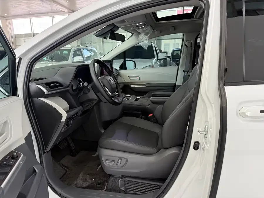 Toyota Sienna SIENNA 2024 2.5L Hybrid Comfort Edition 2024 — миниатюра 2