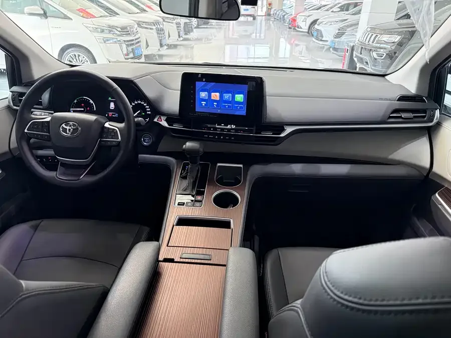 Toyota Sienna SIENNA 2024 2.5L Hybrid Comfort Edition 2024 — миниатюра 4
