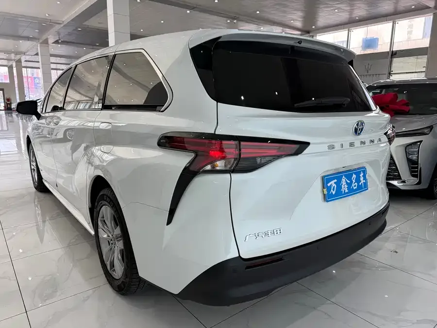Toyota Sienna SIENNA 2024 2.5L Hybrid Comfort Edition 2024 — миниатюра 5