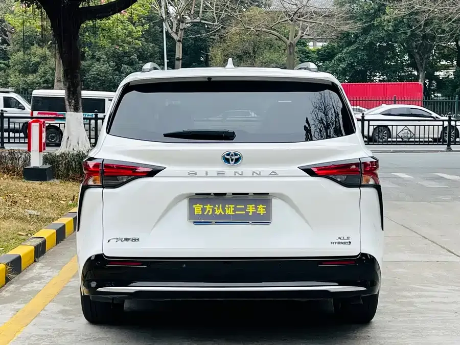 Toyota Sienna SIENNA 2021 2.5L Hybrid Luxury Edition 2023 — миниатюра 2