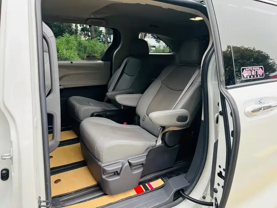 Toyota Sienna SIENNA 2021 2.5L Hybrid Luxury Edition 2023 — миниатюра 3