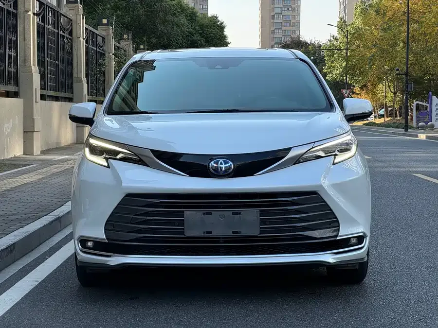 Toyota Sienna SIENNA 2021 2.5L Hybrid Luxury Edition 2023 — миниатюра 3