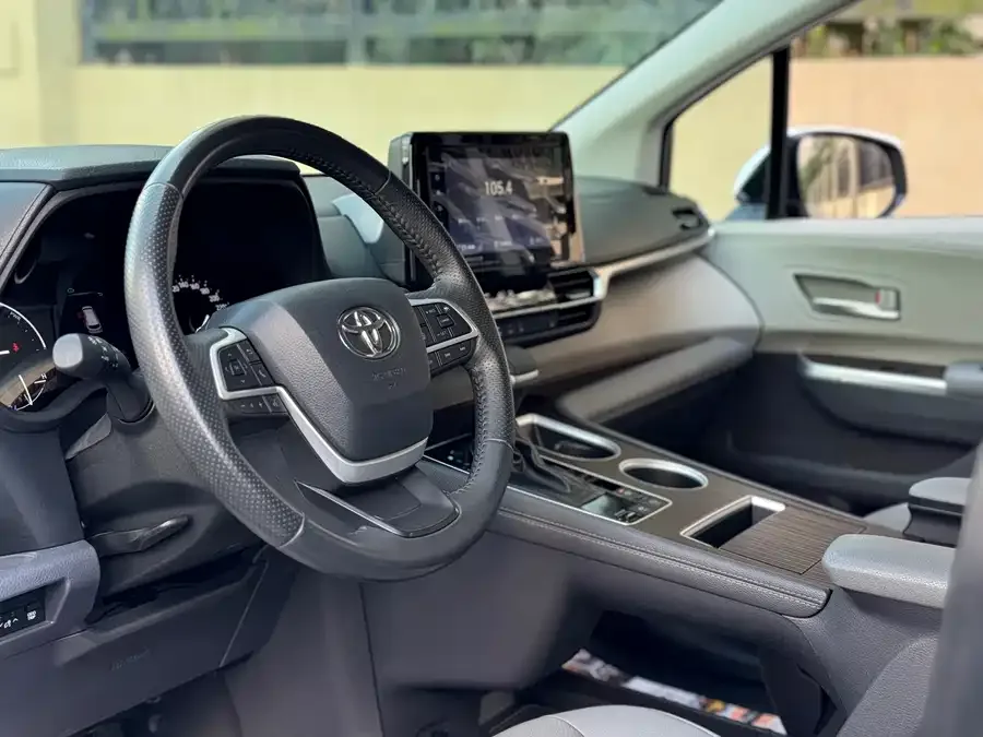 Toyota Sienna SIENNA 2021 2.5L Hybrid Luxury Edition 2023 — миниатюра 4