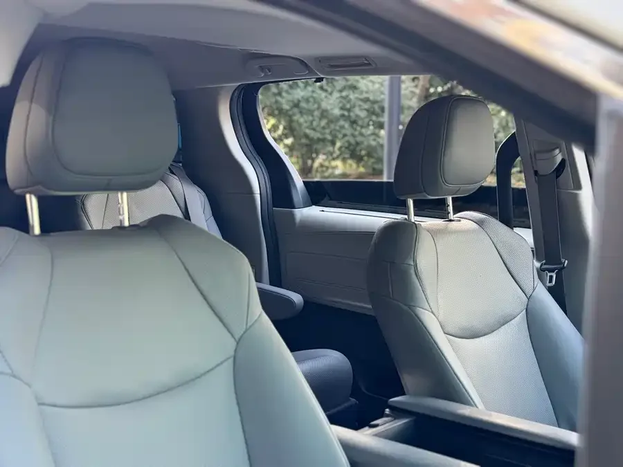 Toyota Sienna SIENNA 2021 2.5L Hybrid Luxury Edition 2023 — миниатюра 5