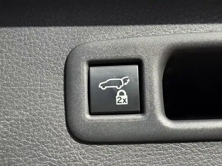 Toyota Sienna SIENNA 2023 2.5L Hybrid Premium Edition 2023 — миниатюра 4
