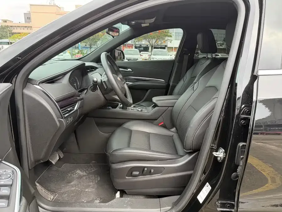 Cadillac XT4 2022 28T two-wheel drive fashion model 2023 — миниатюра 4