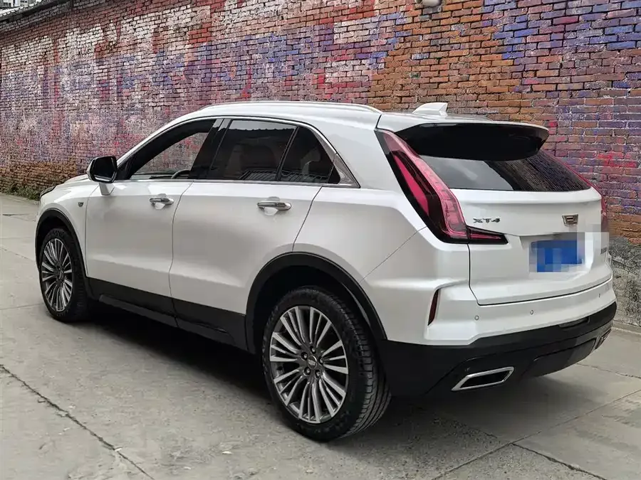 Cadillac XT4 2024 28T 2WD Premium Edition 2025 — миниатюра 2