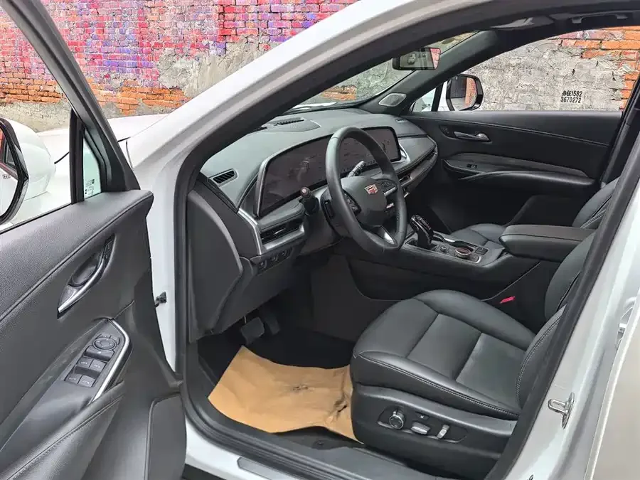 Cadillac XT4 2024 28T 2WD Premium Edition 2025 — миниатюра 3