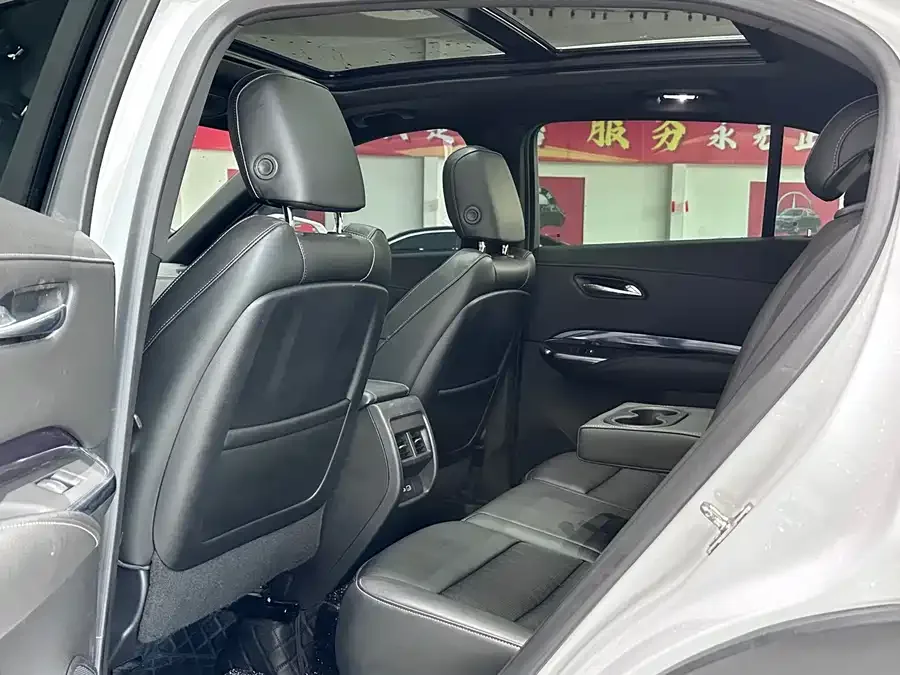 Cadillac XT4 2022 28T two-wheel drive fashion model 2022 — миниатюра 2