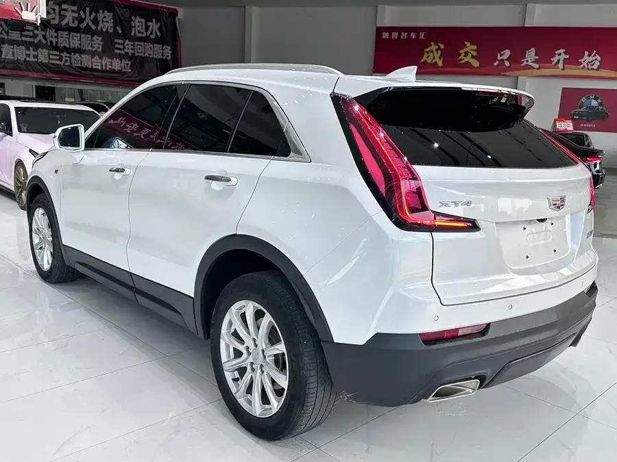 Cadillac XT4 2022 28T two-wheel drive fashion model 2022 — миниатюра 3