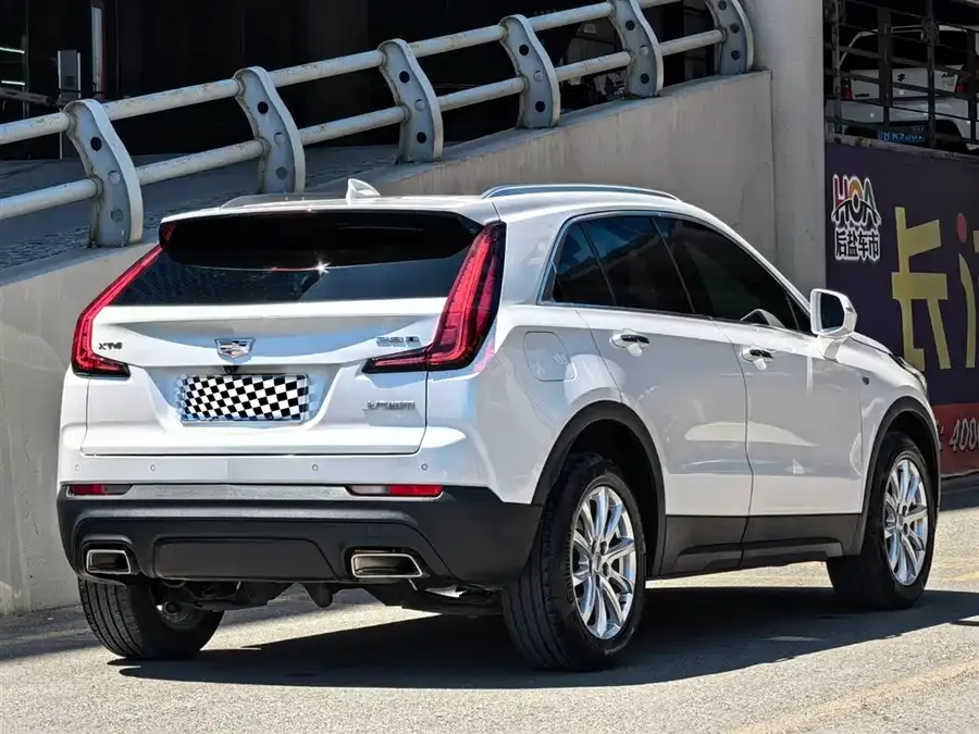 Cadillac XT4 2022 28T two-wheel drive fashion model 2022 — миниатюра 2