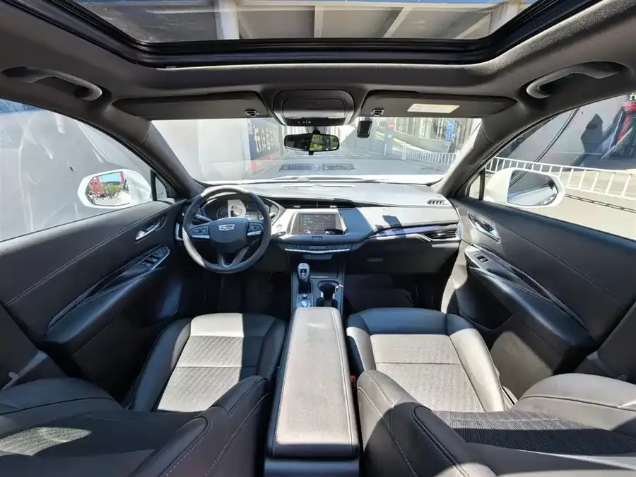 Cadillac XT4 2022 28T two-wheel drive fashion model 2022 — миниатюра 3