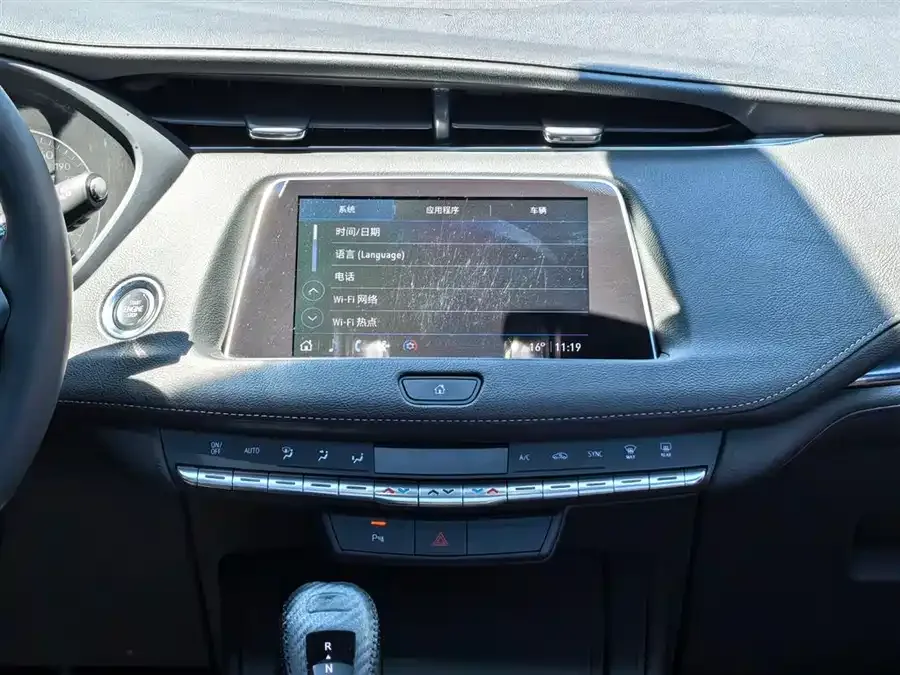 Cadillac XT4 2022 28T two-wheel drive fashion model 2022 — миниатюра 4
