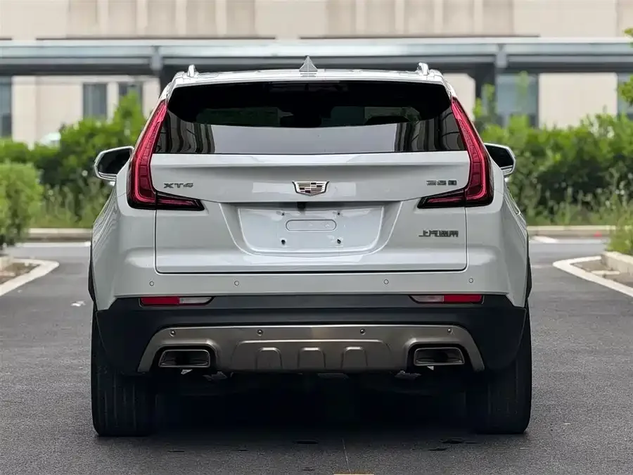 Cadillac XT4 2022 28T two-wheel drive fashion model 2022 — миниатюра 2