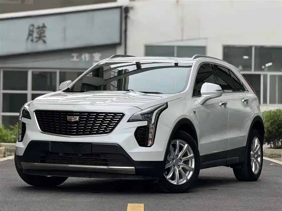 Cadillac XT4 2022 28T two-wheel drive fashion model 2022 — фото 1, купить с доставкой в Москву