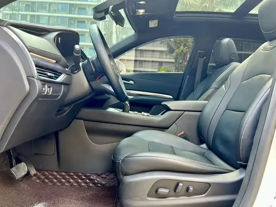 Cadillac XT4 2022 28T two-wheel drive fashion model 2022 — миниатюра 2