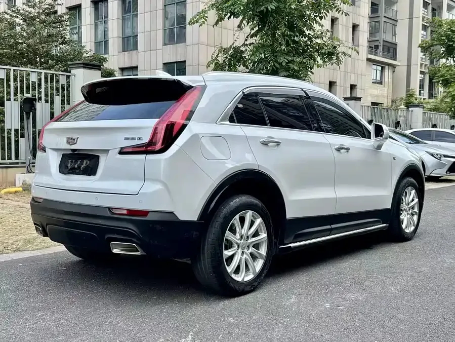Cadillac XT4 2022 28T two-wheel drive fashion model 2022 — миниатюра 3