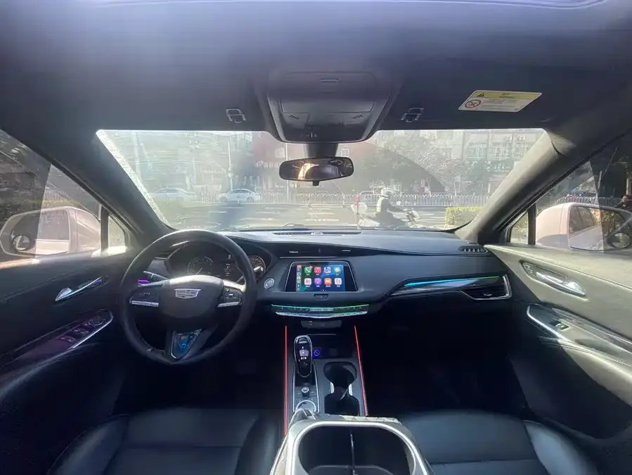 Cadillac XT4 2022 28T two-wheel drive fashion model 2022 — миниатюра 4