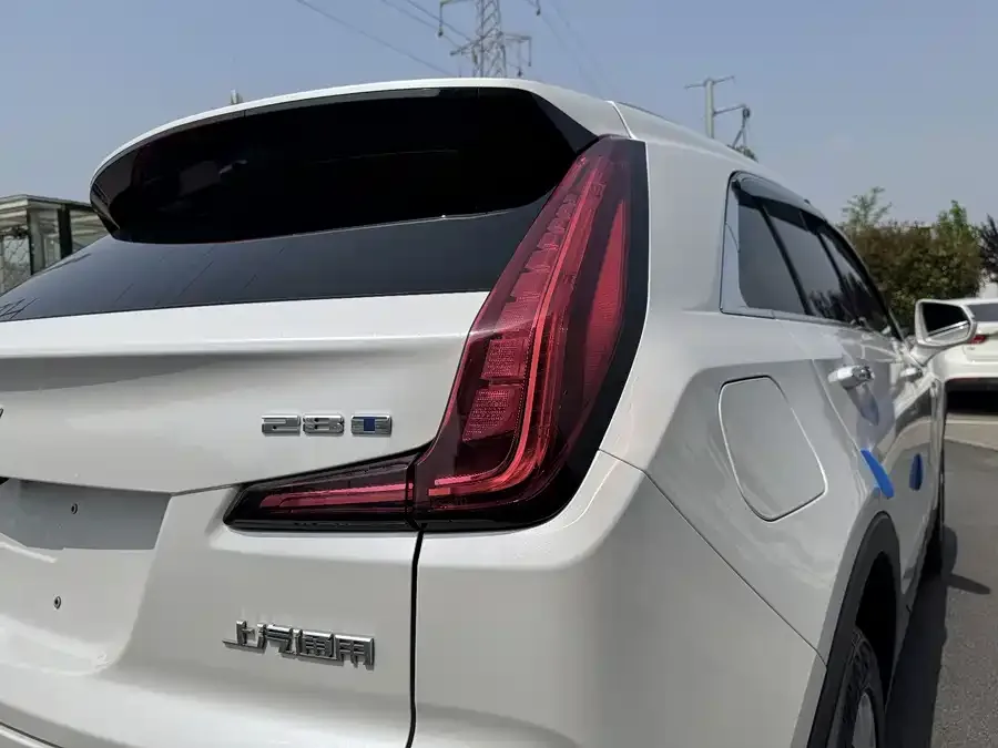 Cadillac XT4 2022 28T two-wheel drive fashion model 2022 — миниатюра 2