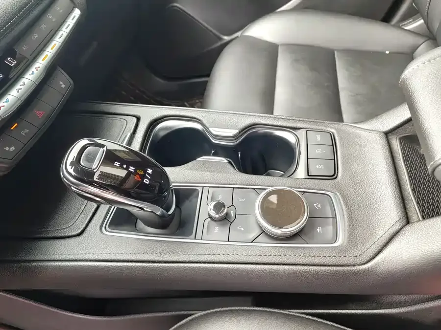 Cadillac XT4 2021 28T two-wheel drive luxury model 2022 — миниатюра 3