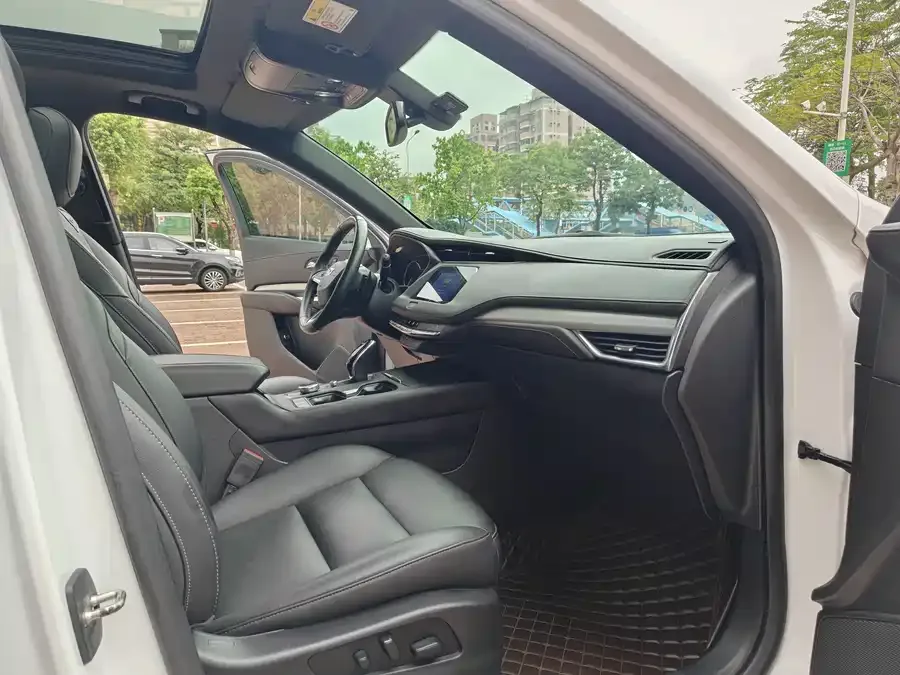 Cadillac XT4 2021 28T two-wheel drive luxury model 2022 — миниатюра 4