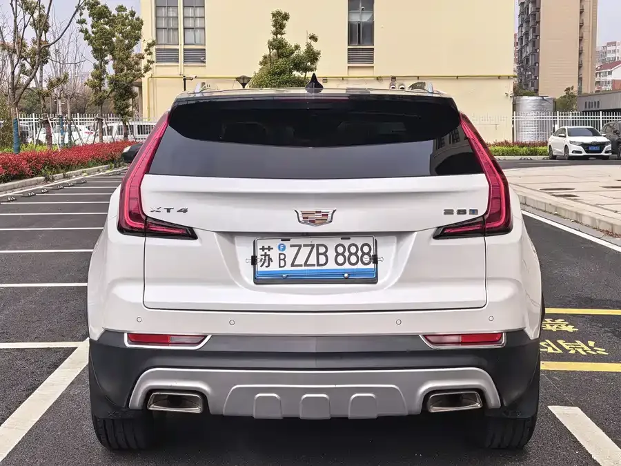 Cadillac XT4 2022 28T two-wheel drive fashion model 2022 — миниатюра 2