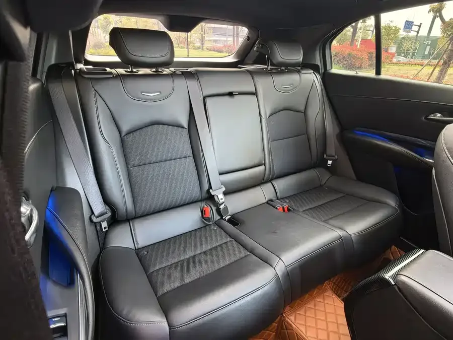 Cadillac XT4 2022 28T two-wheel drive fashion model 2022 — миниатюра 4