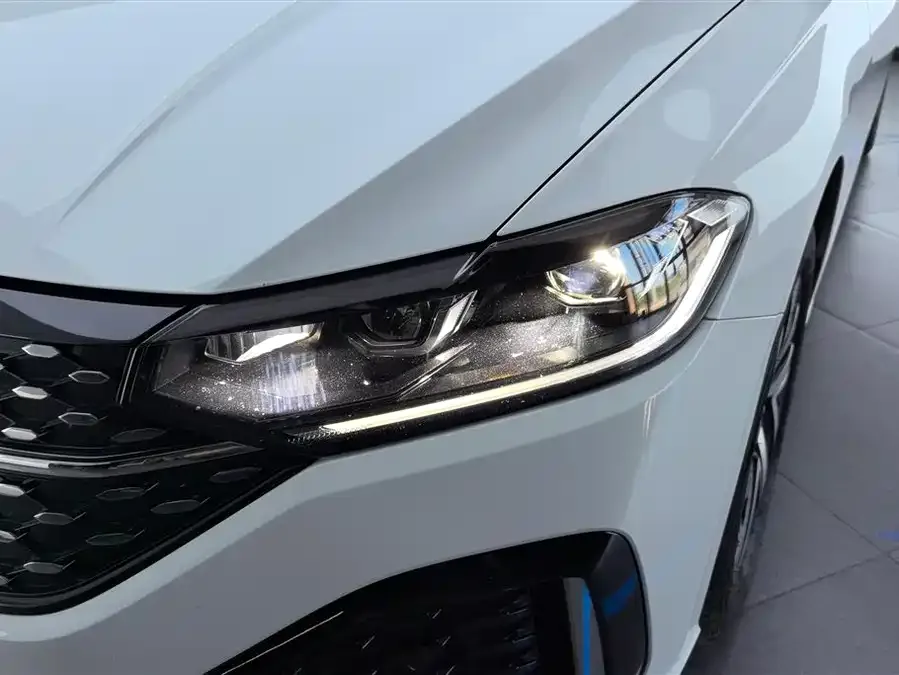 Volkswagen Lavida Lavida 2024 300TSI DSG Starry Sky Leading Edition 2024 — миниатюра 2