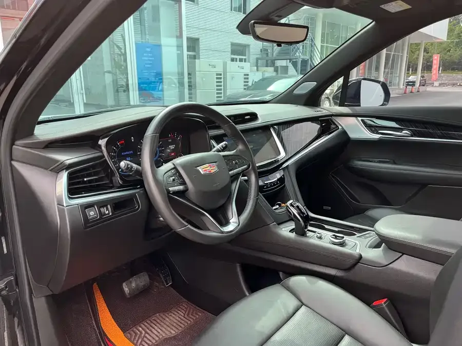 Cadillac XT6 2025 2.0T Six-Seat AWD Luxury Executive Classic Edition 2024 — миниатюра 2