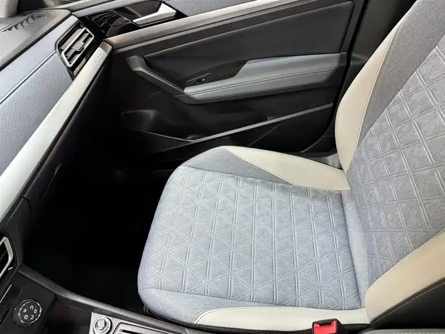 Volkswagen Lavida Lavida 2023 280TSI DSG Starry Sky Edition 2023 — миниатюра 4