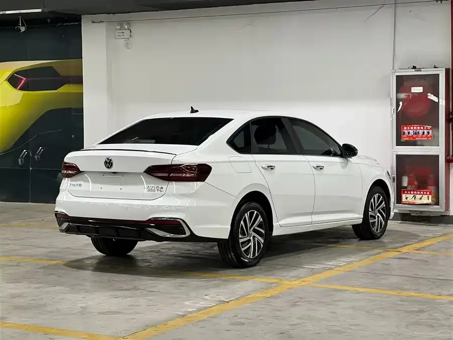 Volkswagen Lavida Lavida 2023 200TSI DSG Starry Sky Edition 2022 — миниатюра 2