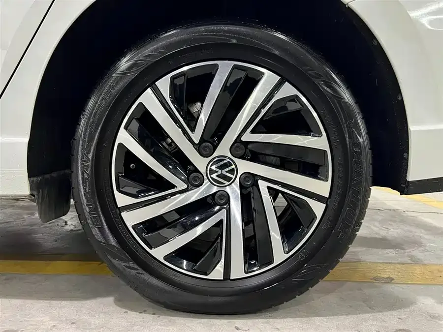 Volkswagen Lavida Lavida 2023 200TSI DSG Starry Sky Edition 2022 — миниатюра 5