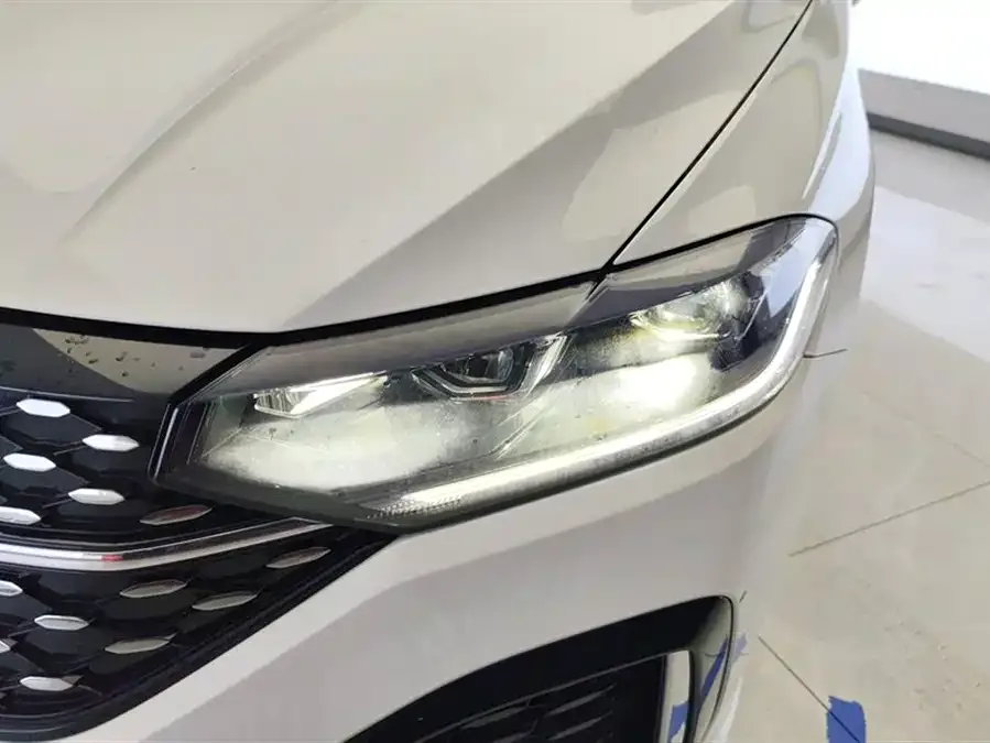 Volkswagen Lavida Lavida 2024 1.5L Automatic Starry Sky Five Million Edition 2025 — миниатюра 5