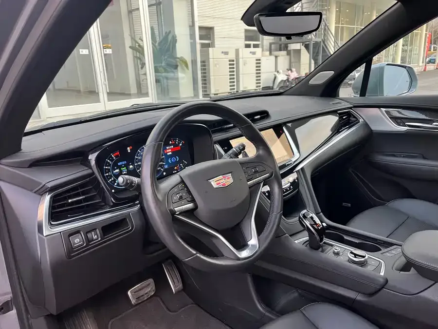 Cadillac XT6 2025 2.0T 6-seat 4WD Premium Executive Black Label Edition 2024 — миниатюра 2