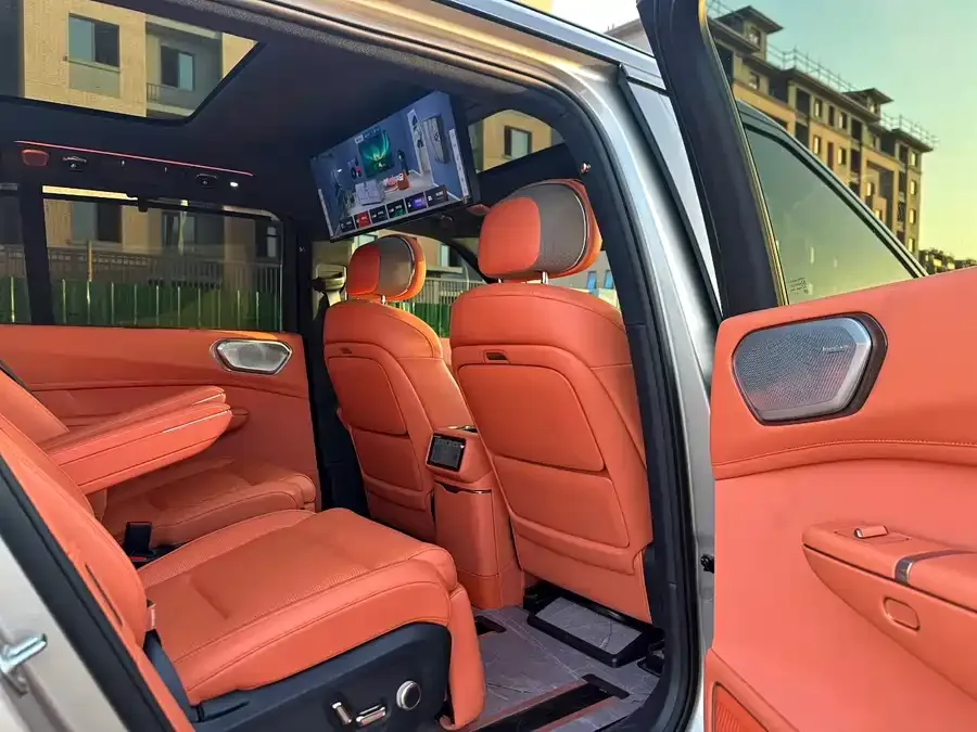 Lynk & Co 900 Lynk & Co 900 2025 2.0T Ultra 6-seater 2026 — миниатюра 4