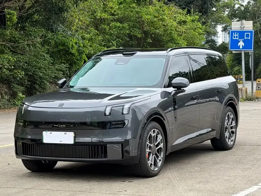 Lynk & Co 900 2025