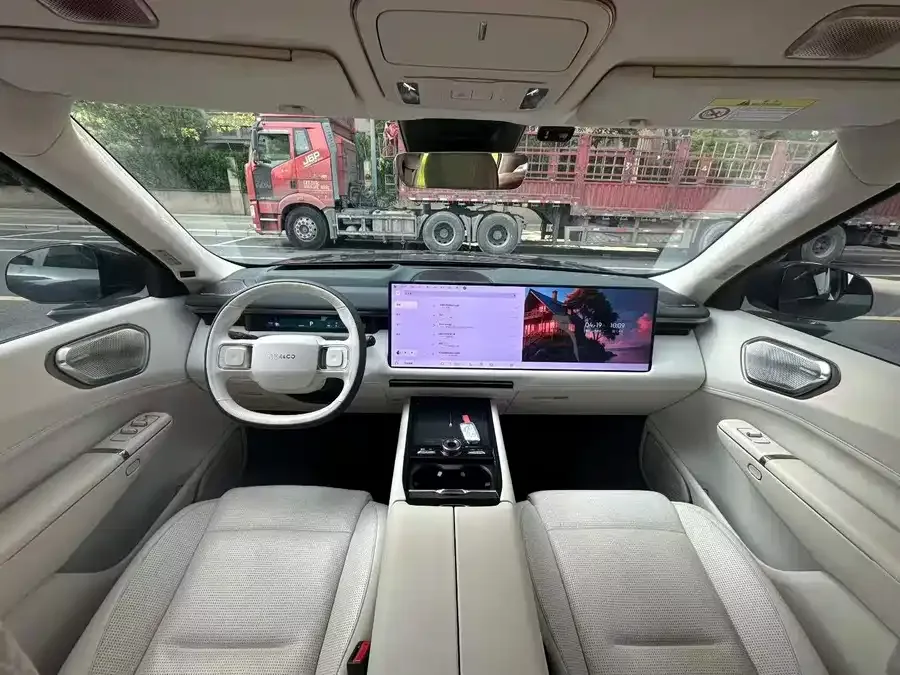 Lynk & Co 900 Lynk & Co 900 2025 1.5T Ultra 6-seater 2025 — миниатюра 2